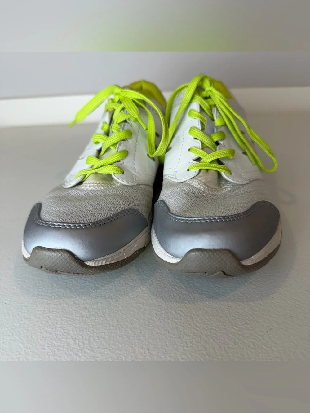 Vionic White Green Comfort Venture Walking Sneakers Size 9.5